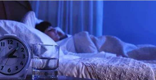 睡前一杯水，長(cháng)期堅持將給你帶來(lái)意想不到的變化
